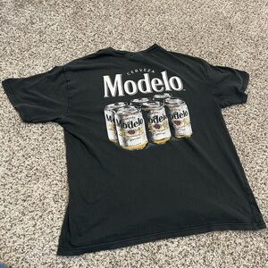 Modelo tee. Small hole under logo